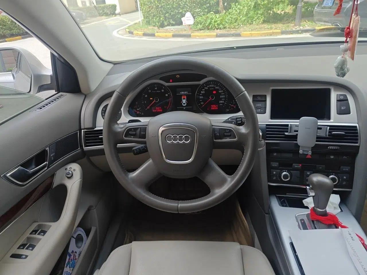 Audi A6L 2011 2.0 TFSI Automatic Standard Edition — миниатюра 10