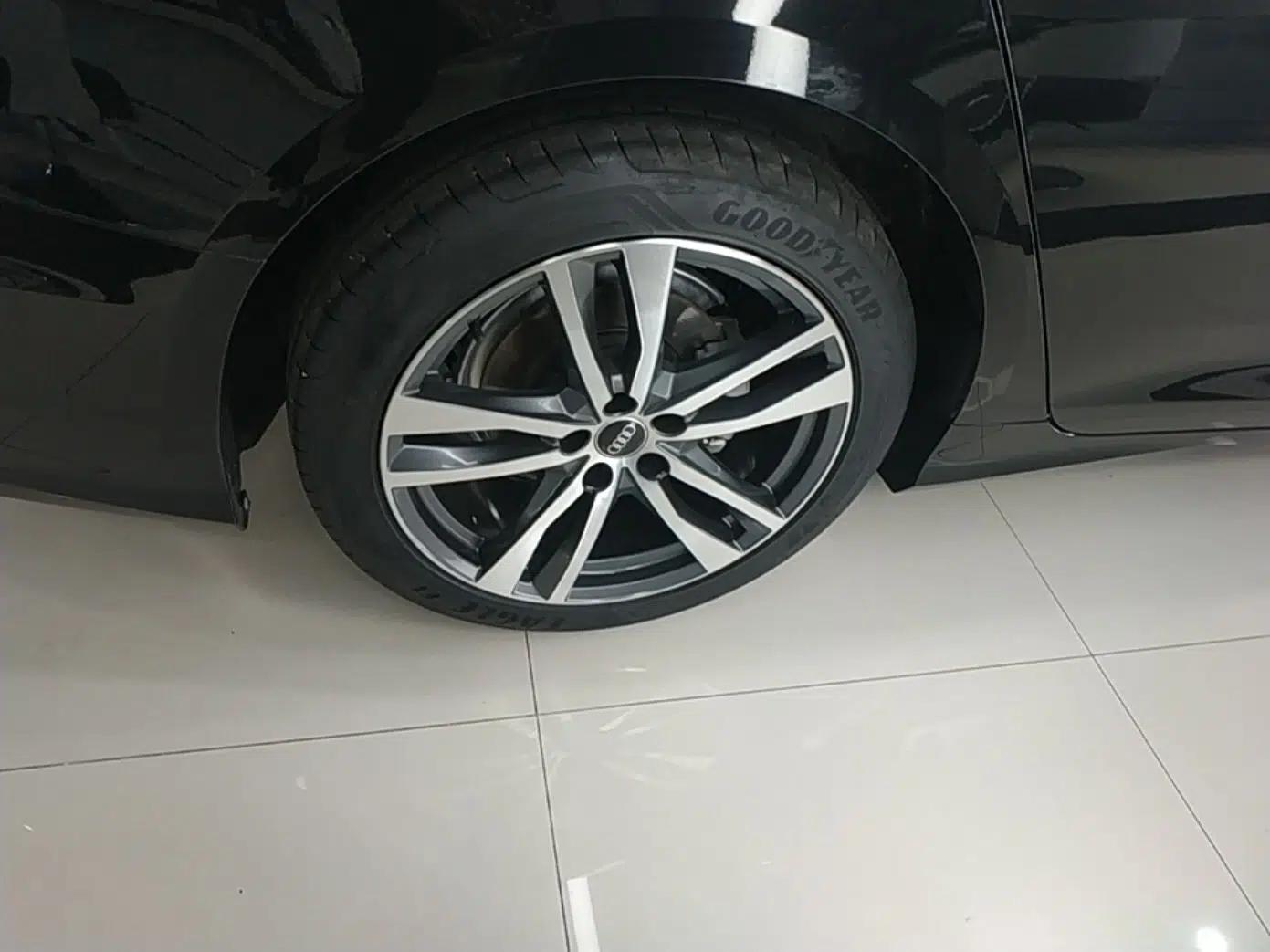Audi A6L 2025 Revised 40 TFSI Luxury Dynamic Edition — миниатюра 11