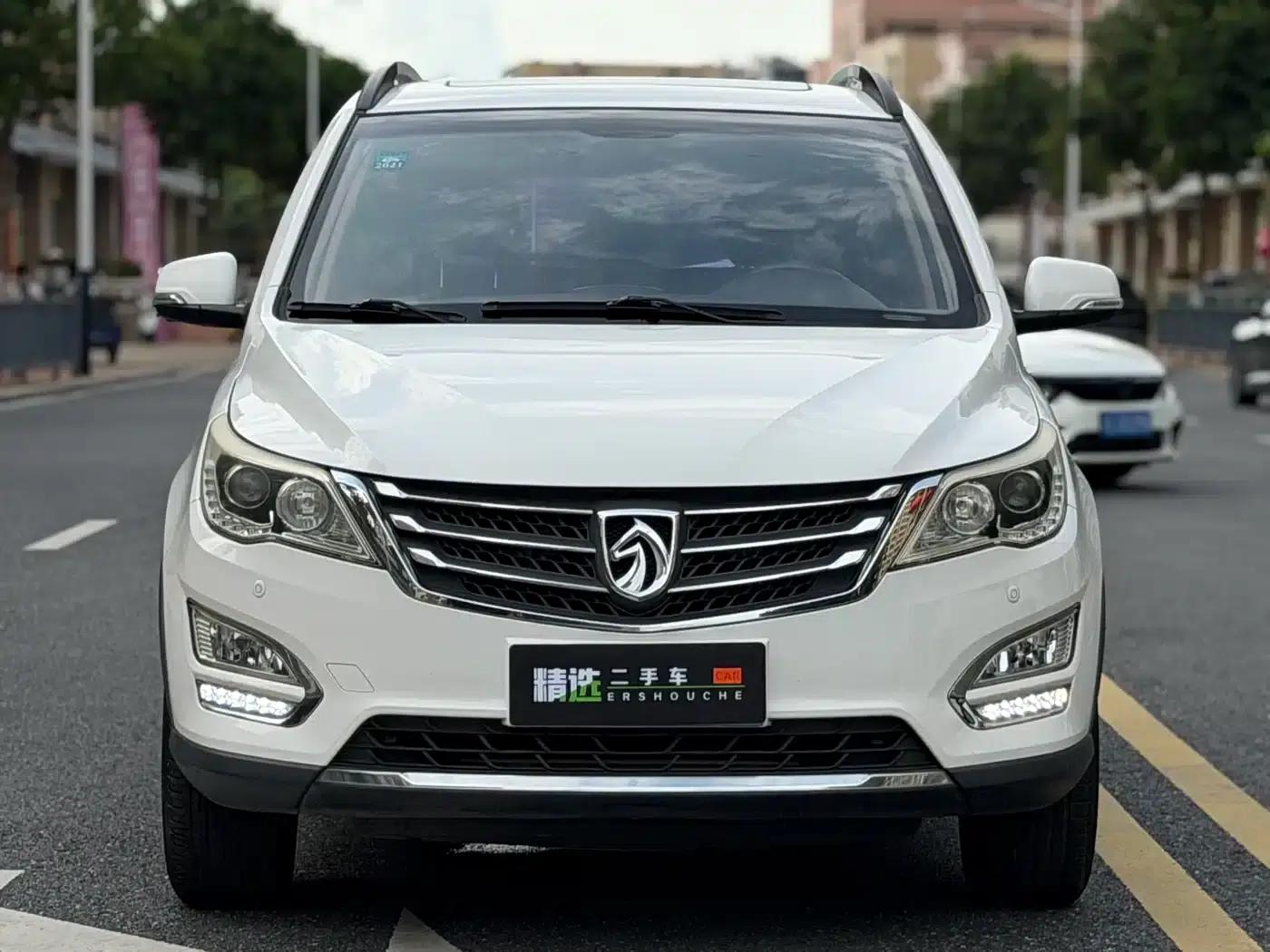 Baojun 560 2015 1.8L Manual Deluxe Edition — миниатюра 2