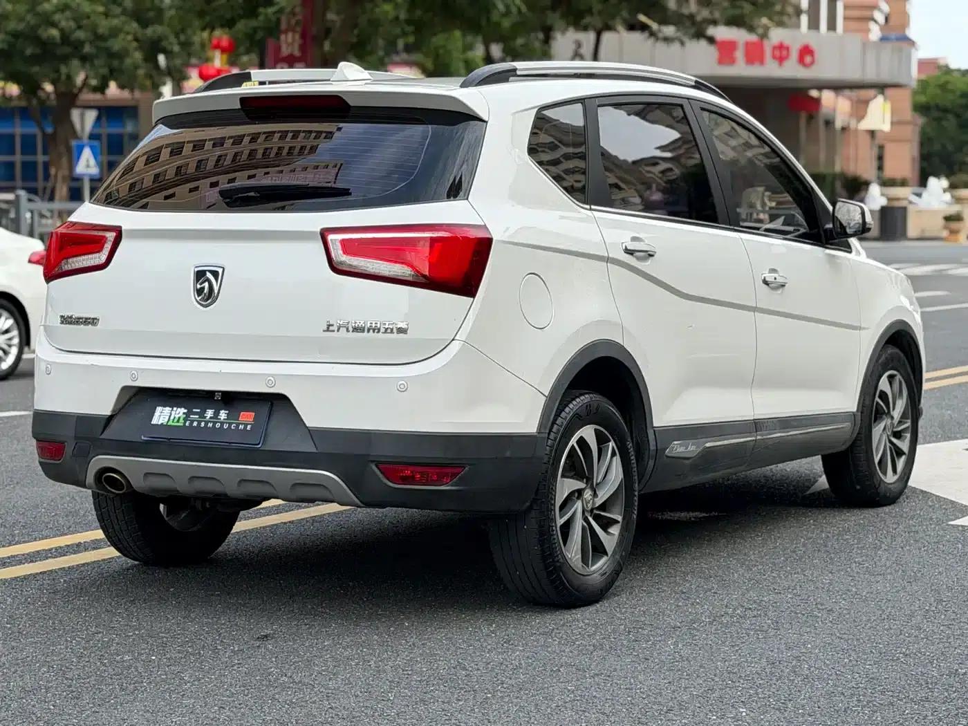 Baojun 560 2015 1.8L Manual Deluxe Edition — миниатюра 13