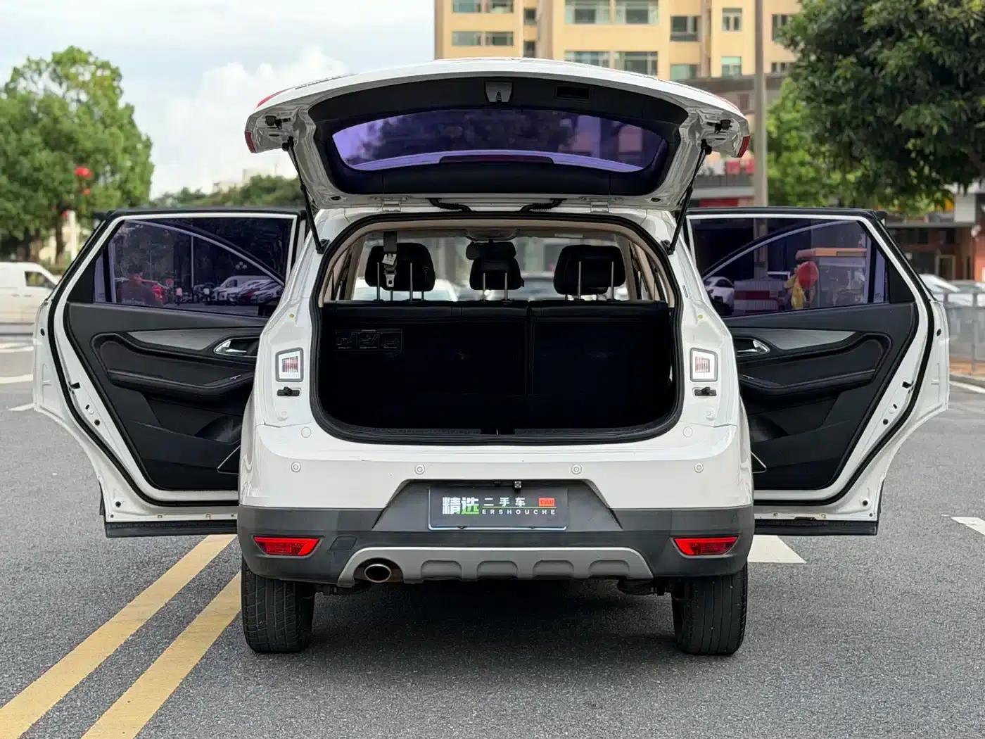 Baojun 560 2015 1.8L Manual Deluxe Edition — миниатюра 16