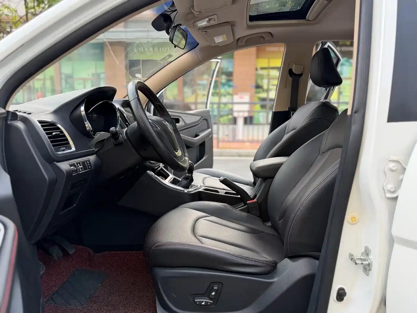 Baojun 560 2015 1.8L Manual Deluxe Edition — миниатюра 4