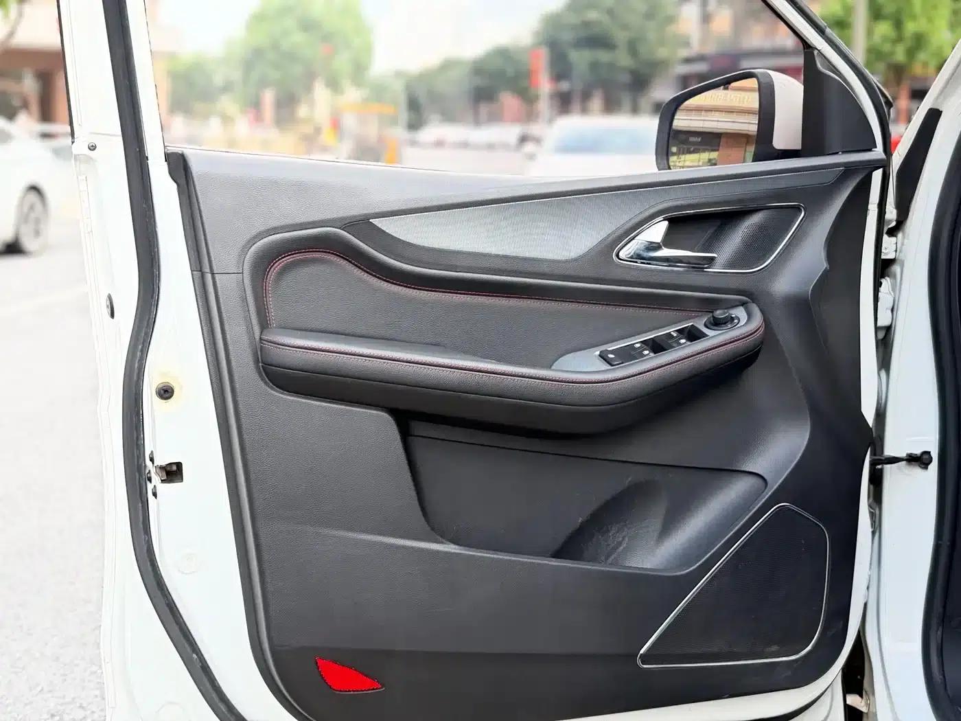 Baojun 560 2015 1.8L Manual Deluxe Edition — миниатюра 9