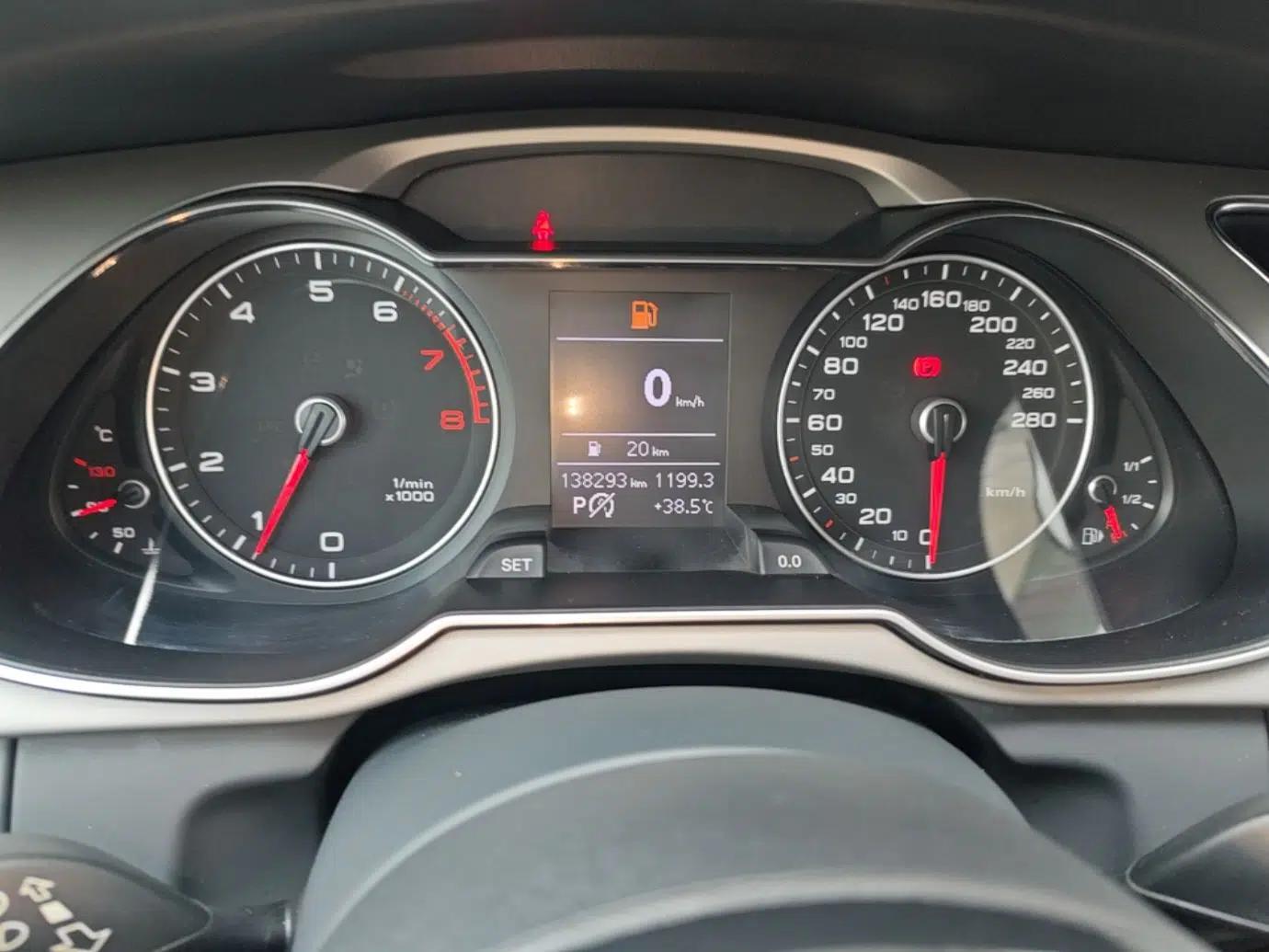 Audi A4L 2016 35 TFSI Collector's Edition Automatic Standard Model — миниатюра 14