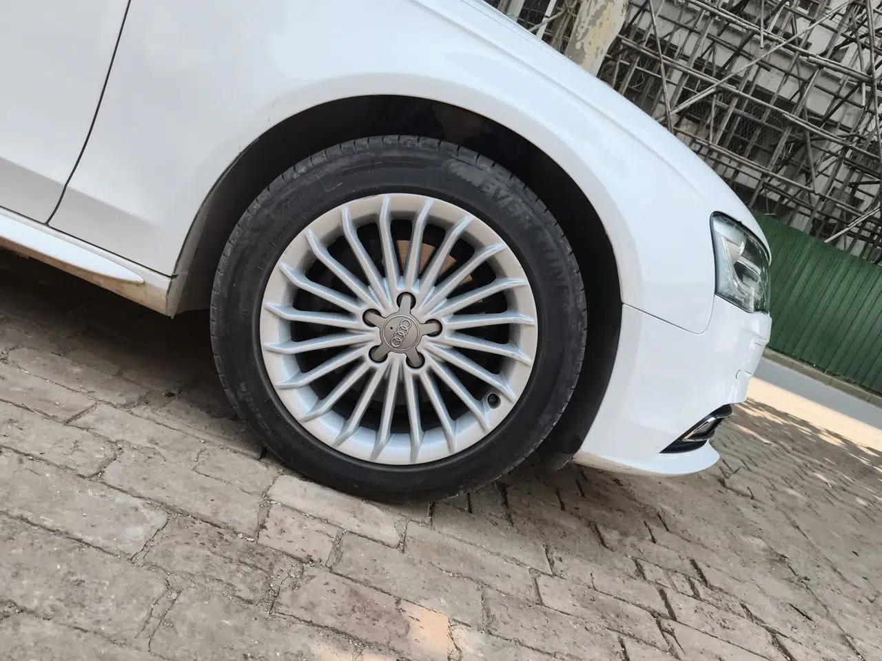 Audi A4L 2015 35 TFSI Automatic Comfort Model — миниатюра 8