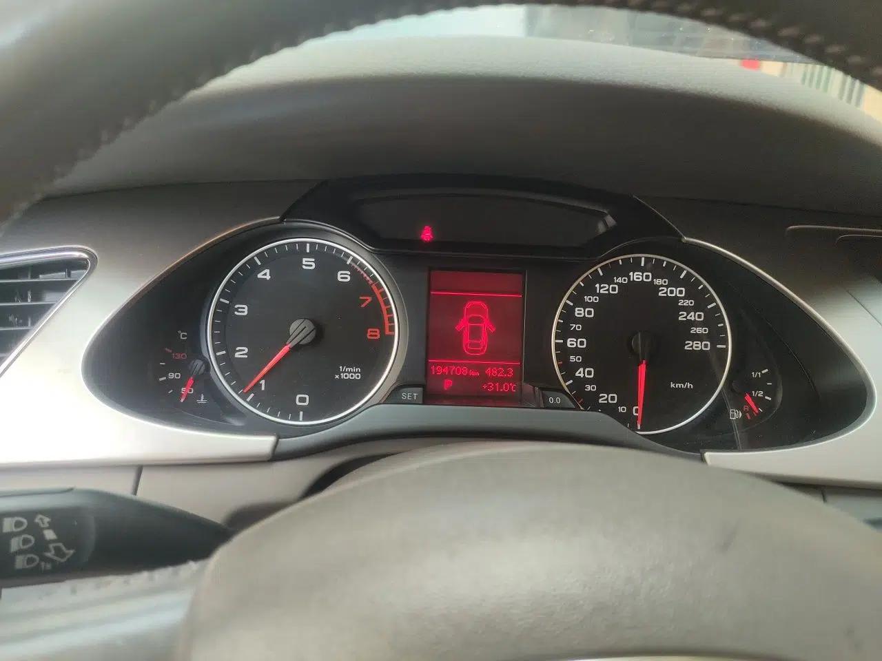Audi A4L 2011 2.0 TFSI Standard Model — миниатюра 11