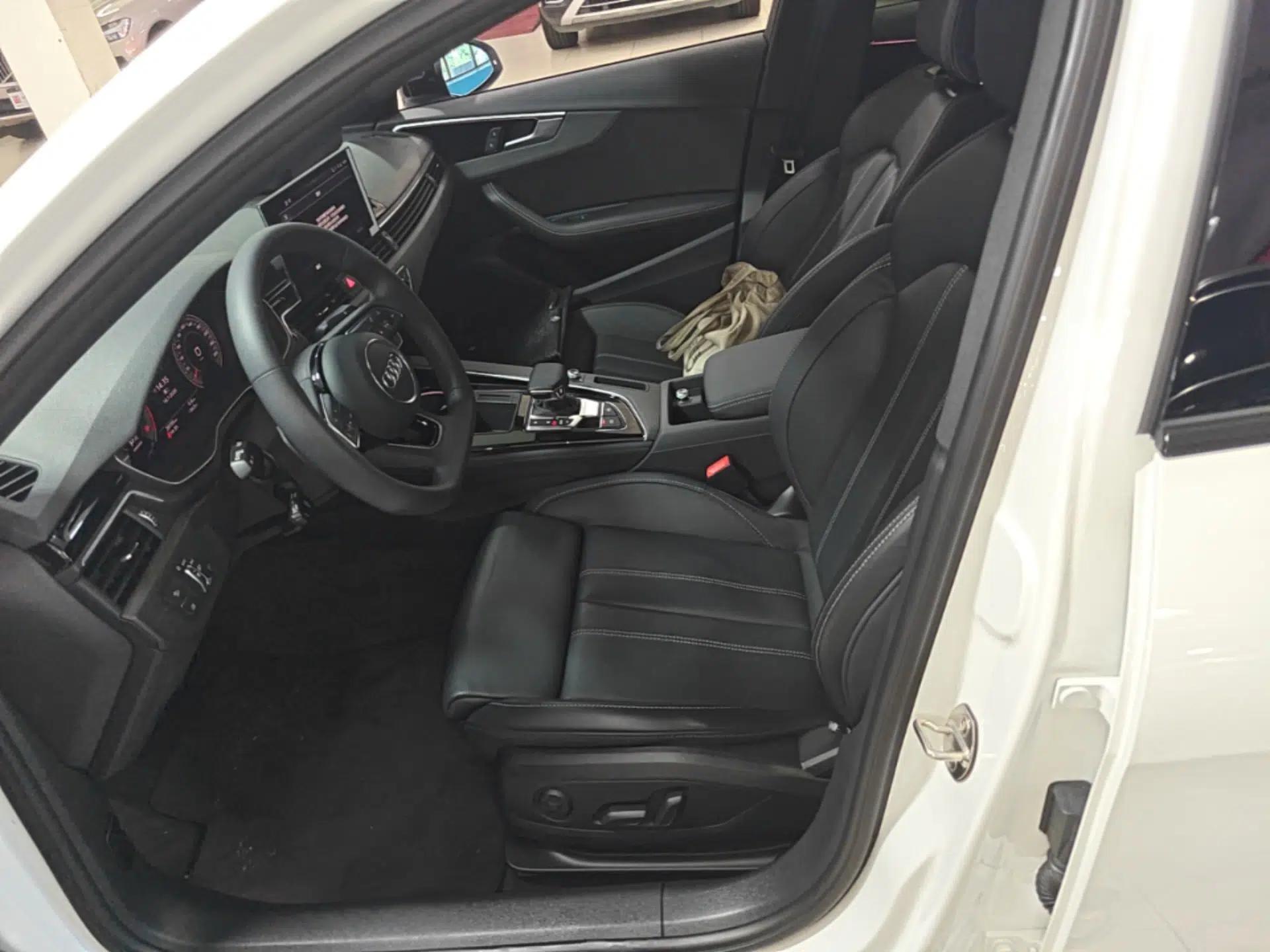 Audi A4L 2023 40 TFSI Luxury Dynamic Model — миниатюра 17