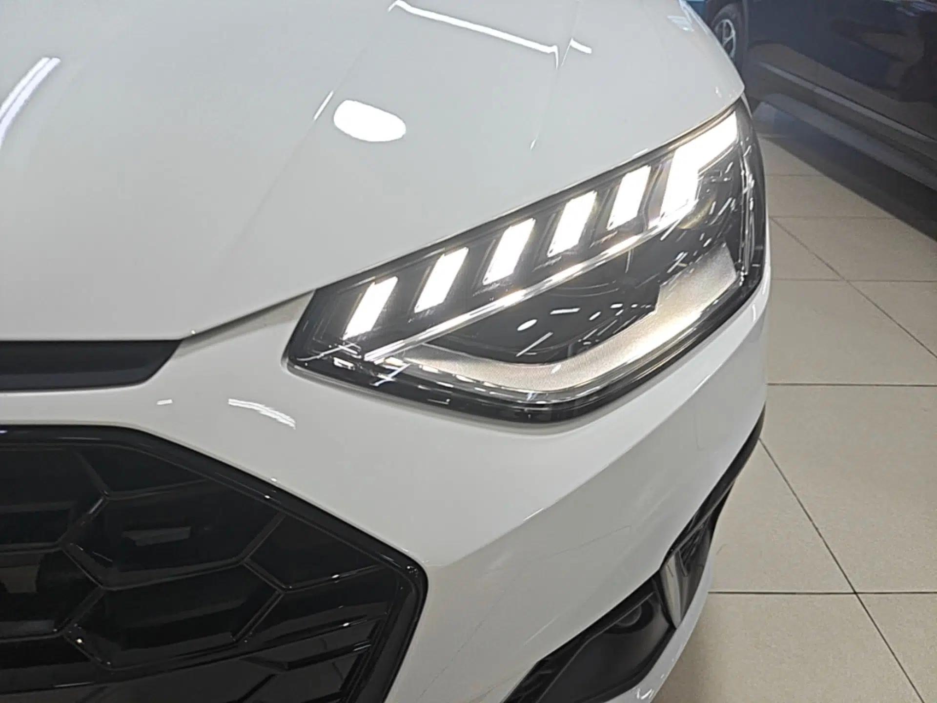 Audi A4L 2023 40 TFSI Luxury Dynamic Model — миниатюра 8