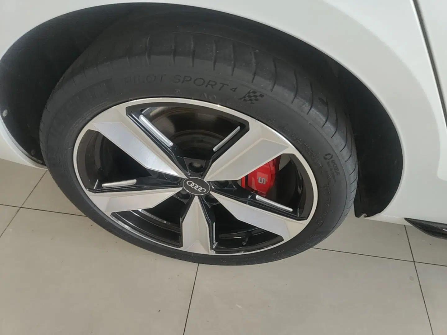 Audi A4L 2022 40 TFSI Luxury Dynamic Model — миниатюра 11