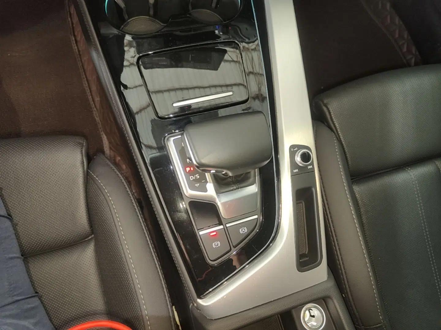 Audi A4L 2022 40 TFSI Luxury Dynamic Model — миниатюра 21