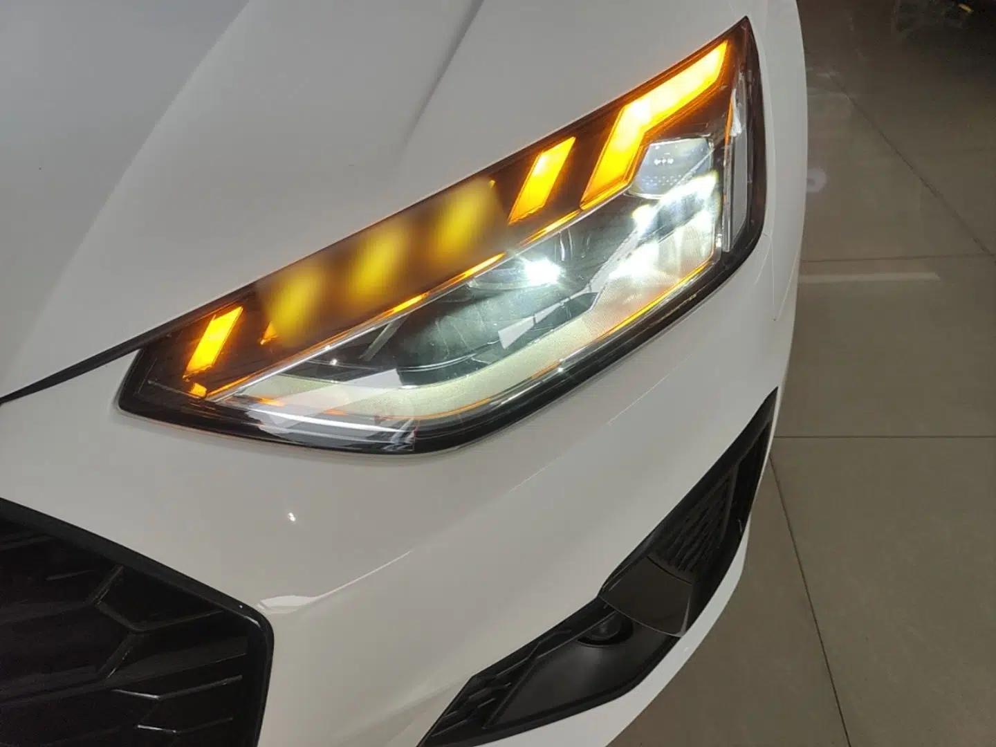 Audi A4L 2022 40 TFSI Luxury Dynamic Model — миниатюра 8