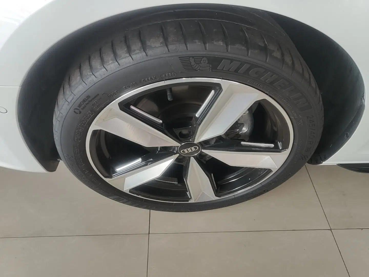 Audi A4L 2022 40 TFSI Luxury Dynamic Model — миниатюра 10