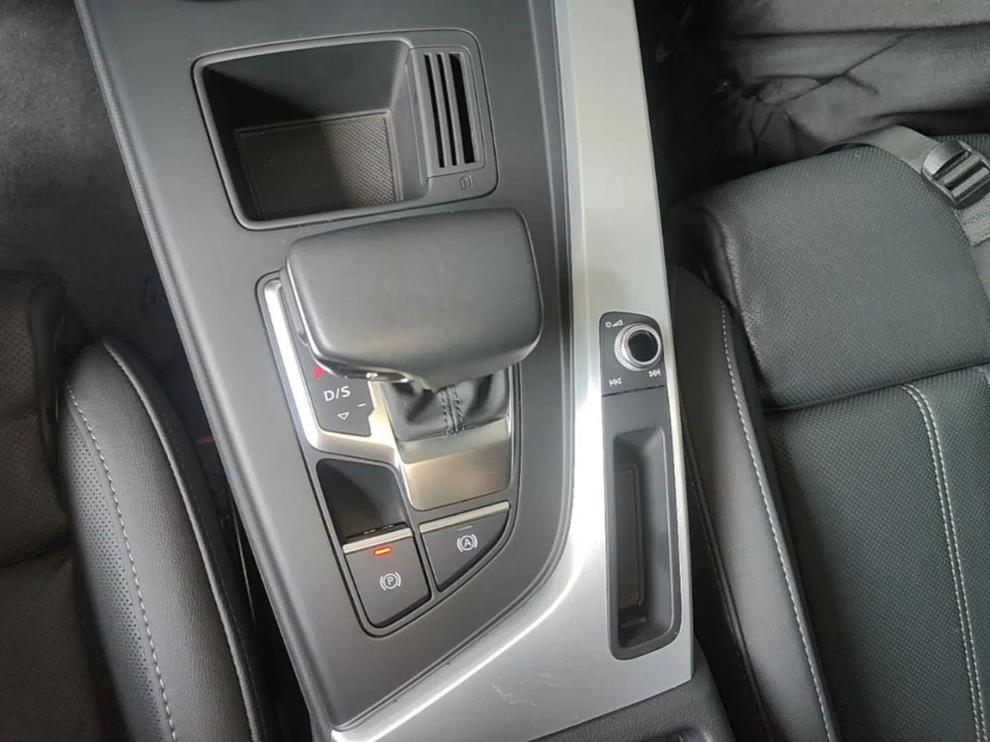 Audi A4L 2020 40 TFSI Luxury Dynamic Model — миниатюра 21
