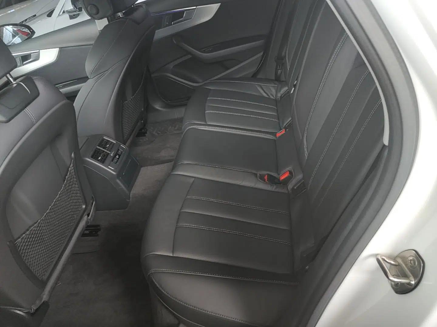 Audi A4L 2020 40 TFSI Luxury Dynamic Model — миниатюра 25