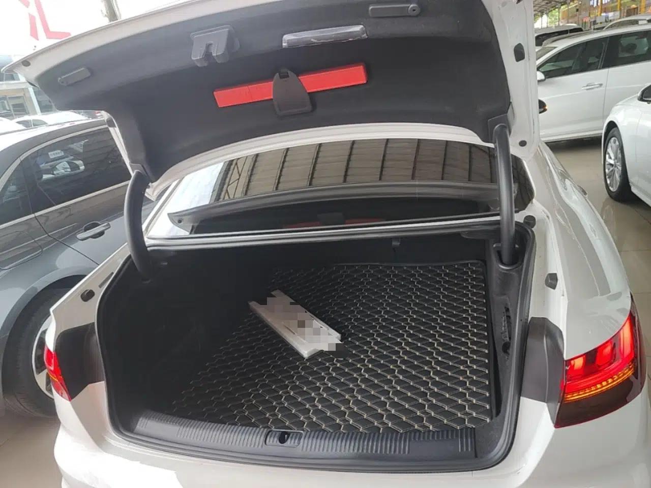 Audi A4L 2020 40 TFSI Luxury Dynamic Model — миниатюра 27