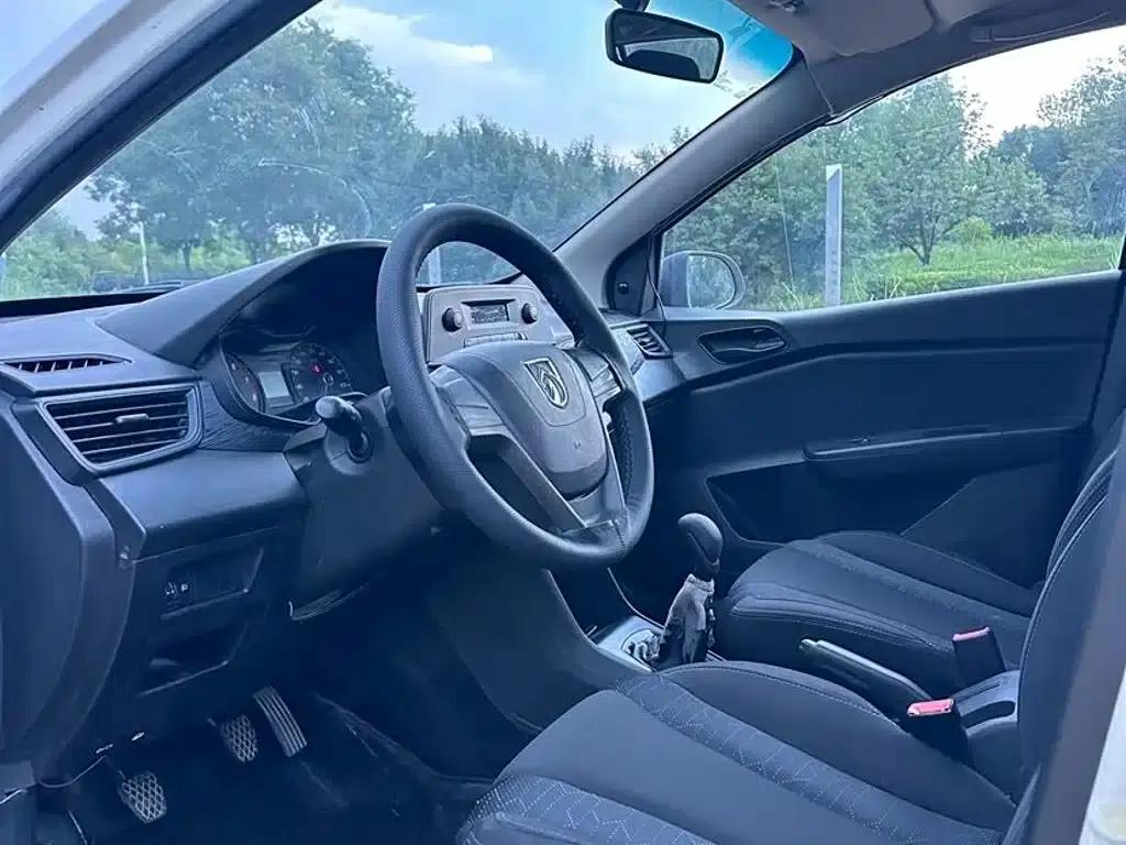 Baojun 310 2016 1.2L Manual Value Edition — миниатюра 8