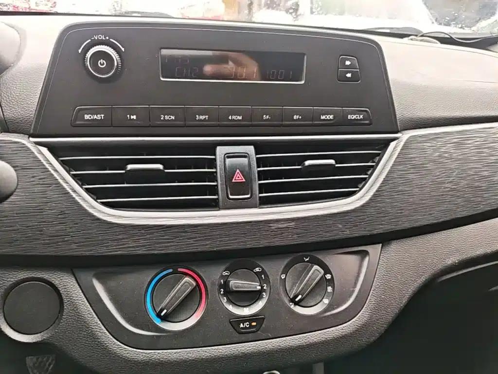 Baojun 310 2016 1.2L Manual Comfort Model — миниатюра 13