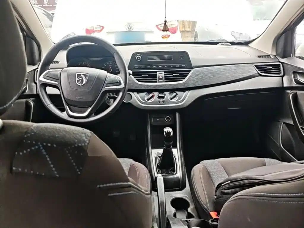 Baojun 310 2016 1.2L Manual Comfort Model — миниатюра 10