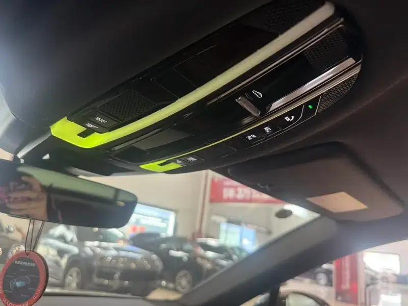 2023 Cayenne Coupé 3.0T Platinum Edition — миниатюра 16
