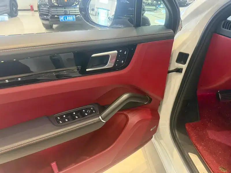 2023 Cayenne Coupé 3.0T Platinum Edition — миниатюра 17