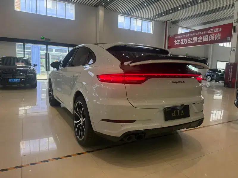 2023 Cayenne Coupé 3.0T Platinum Edition — миниатюра 3