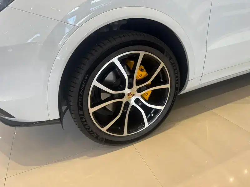 2023 Cayenne Coupé 3.0T Platinum Edition — миниатюра 8