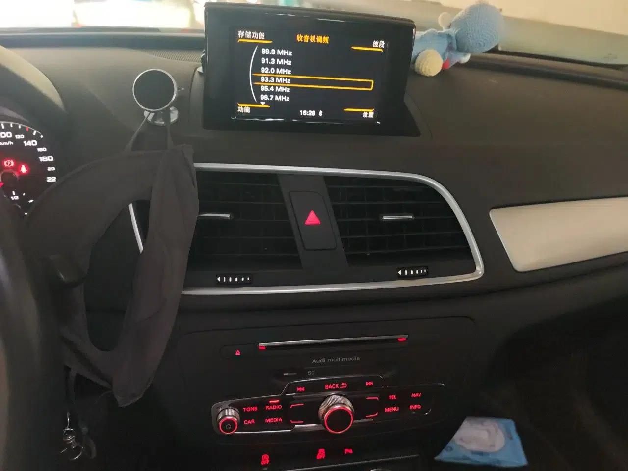 Audi Q3 2018 30th Anniversary Edition 30 TFSI Fashion Model — миниатюра 13