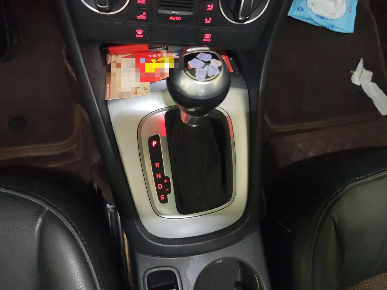 Audi Q3 2018 30th Anniversary Edition 30 TFSI Fashion Model — миниатюра 14