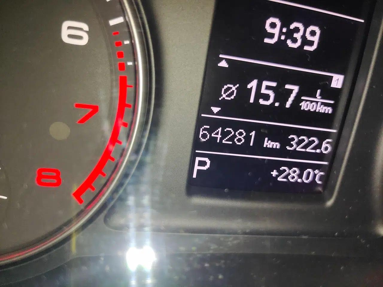 Audi Q3 2018 30th Anniversary Edition 30 TFSI Style Model — миниатюра 12