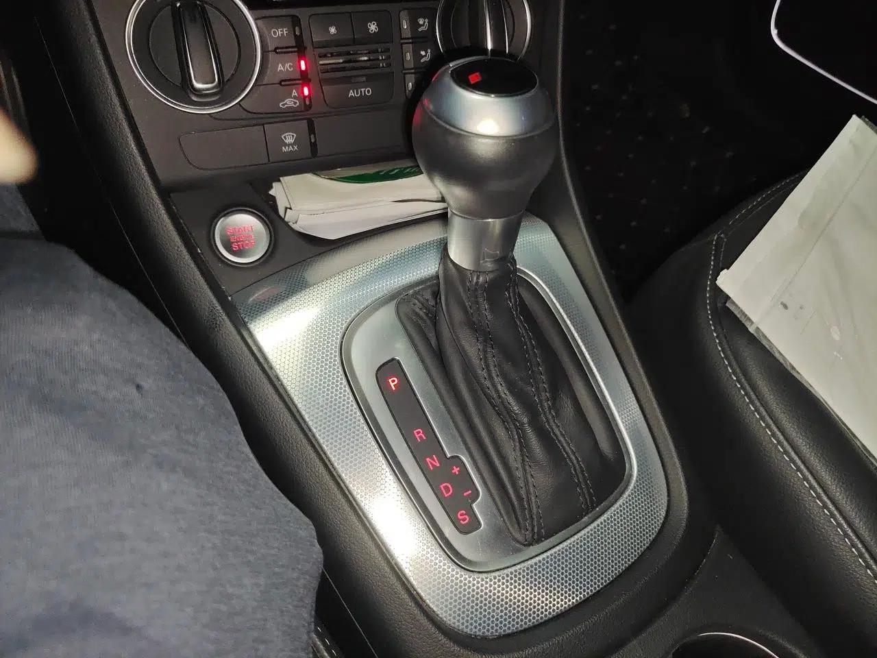 Audi Q3 2018 30th Anniversary Edition 30 TFSI Style Model — миниатюра 14