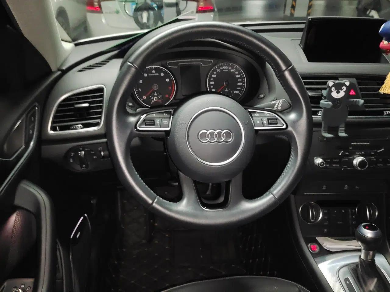 Audi Q3 2018 30th Anniversary Edition 30 TFSI Style Model — миниатюра 10
