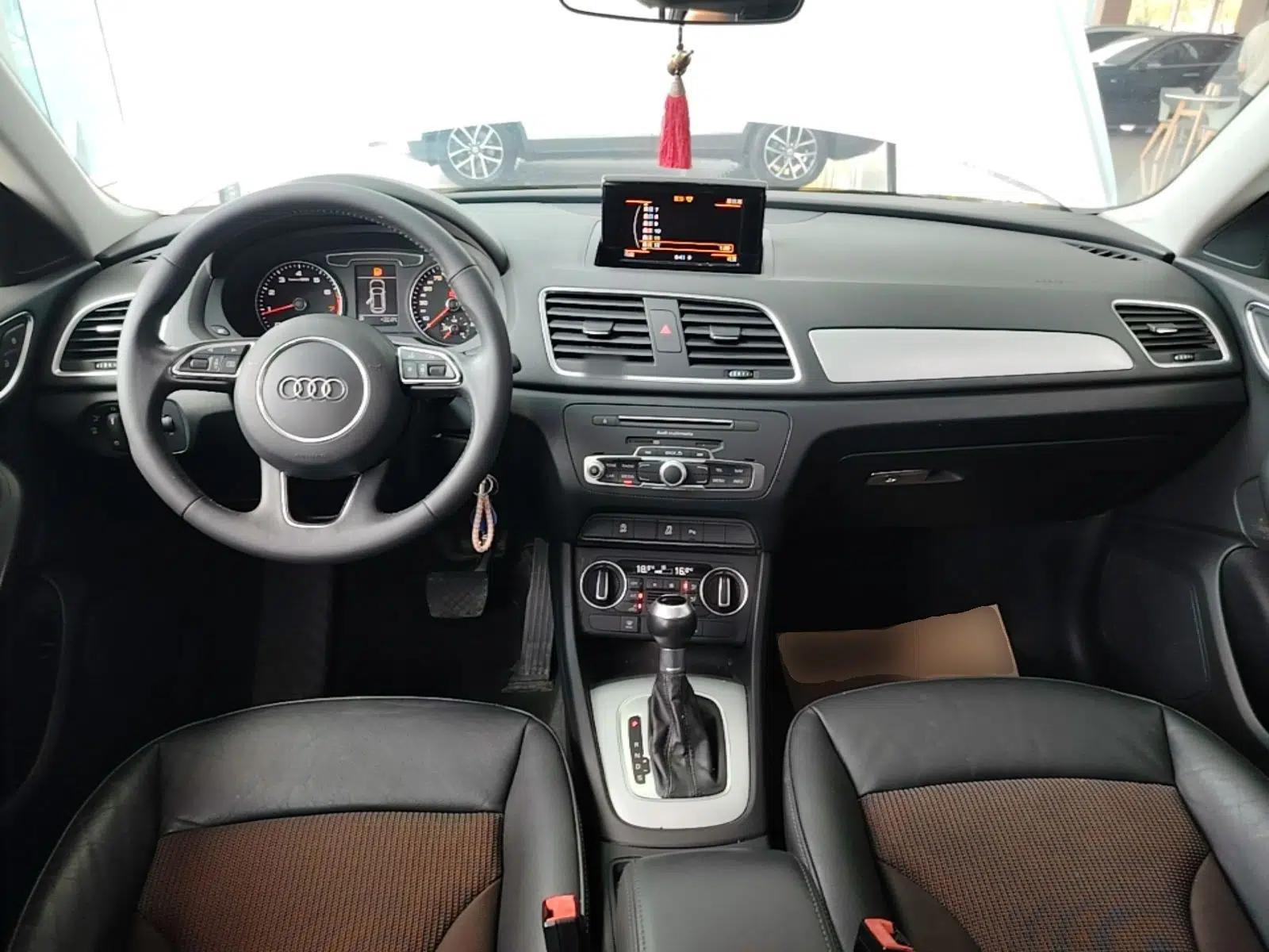 Audi Q3 2018 30th Anniversary Edition 30 TFSI Fashion Model — миниатюра 12