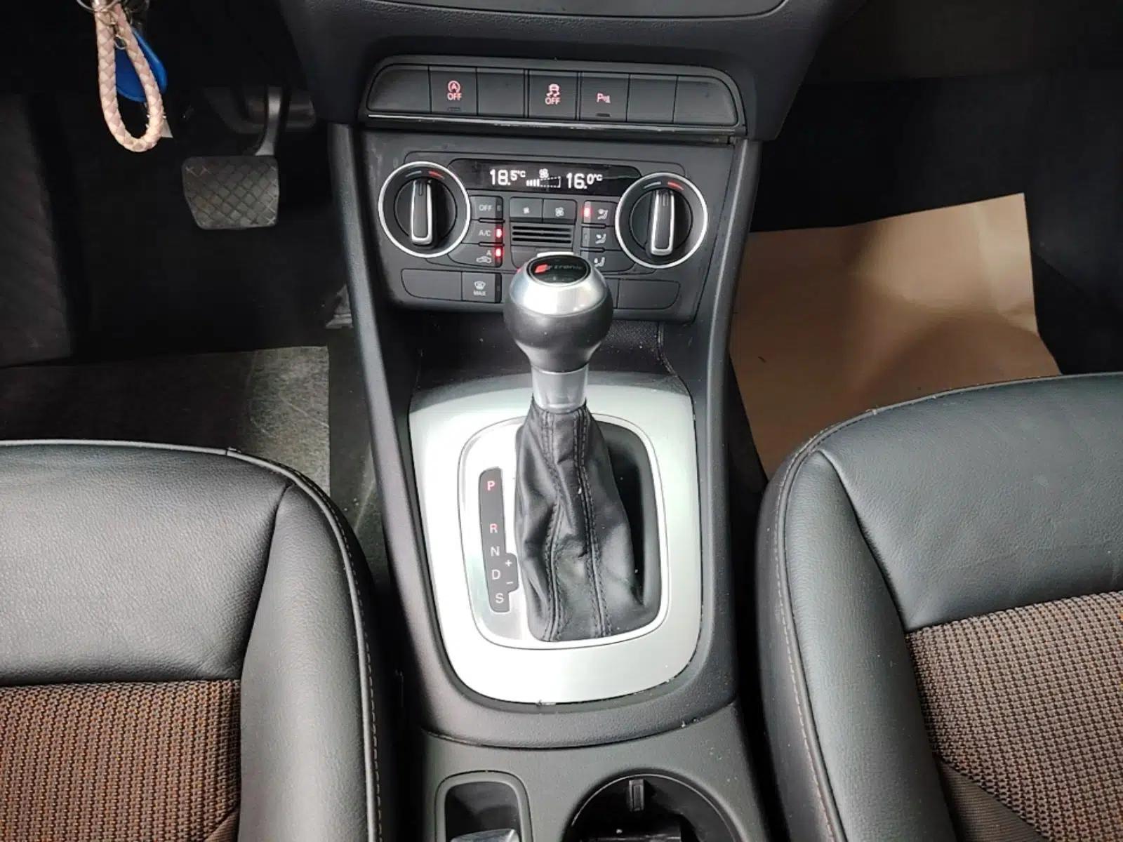Audi Q3 2018 30th Anniversary Edition 30 TFSI Fashion Model — миниатюра 16