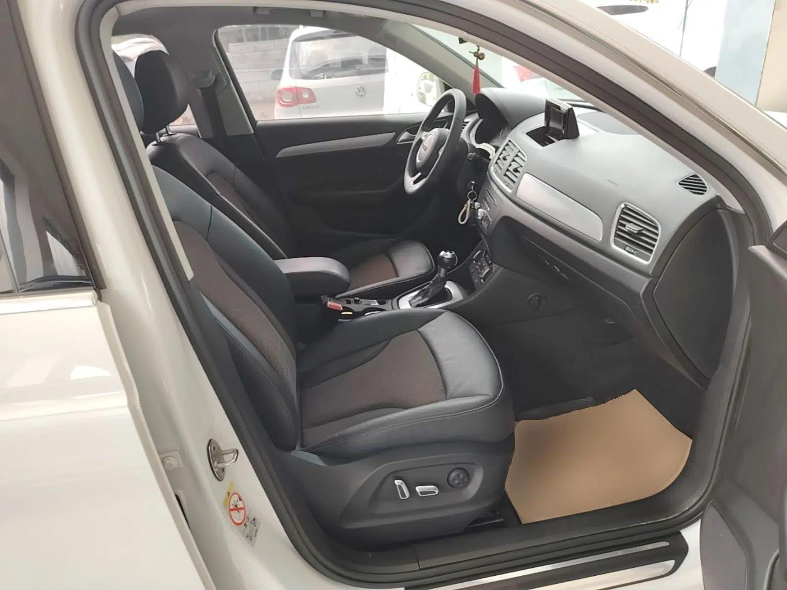 Audi Q3 2018 30th Anniversary Edition 30 TFSI Fashion Model — миниатюра 19