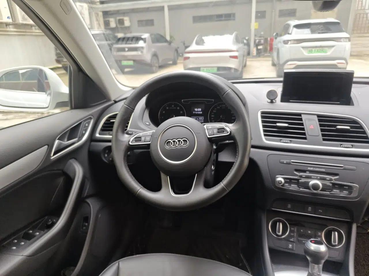Audi Q3 2018 30th Anniversary Edition 30 TFSI Fashion Model — миниатюра 10