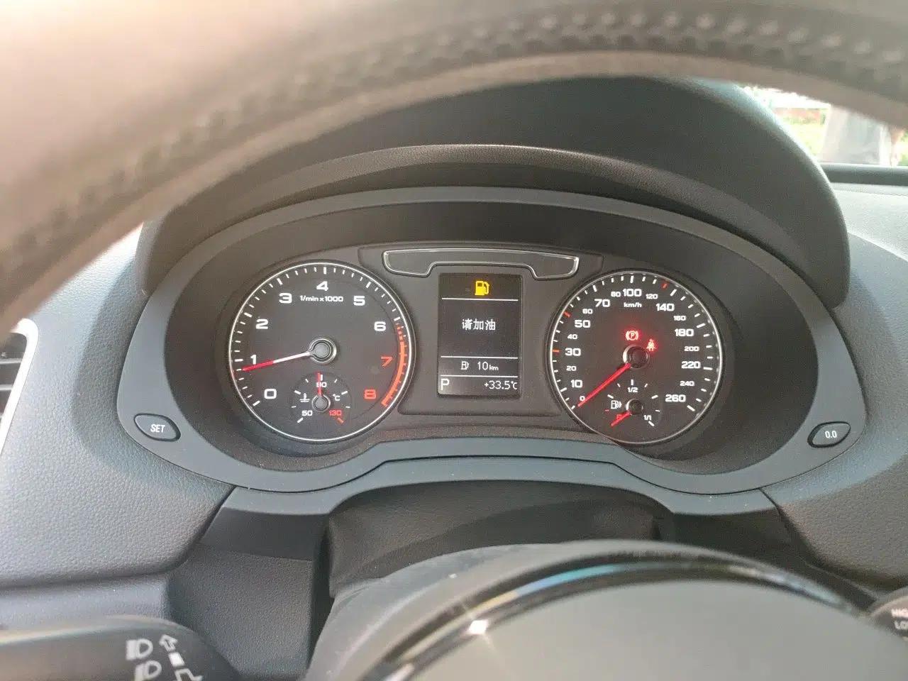 Audi Q3 2018 30th Anniversary Edition 30 TFSI Style Model — миниатюра 11