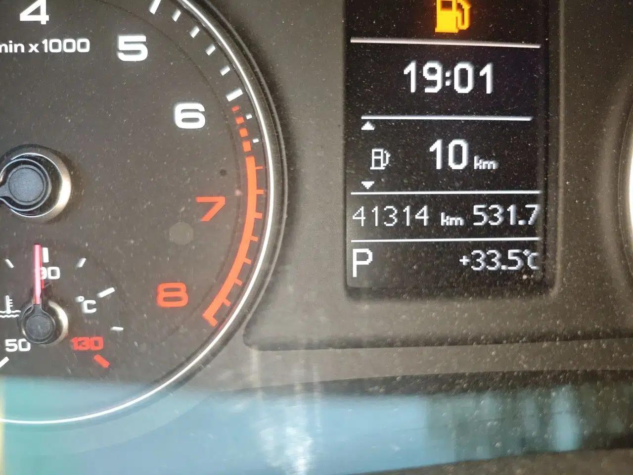 Audi Q3 2018 30th Anniversary Edition 30 TFSI Style Model — миниатюра 12