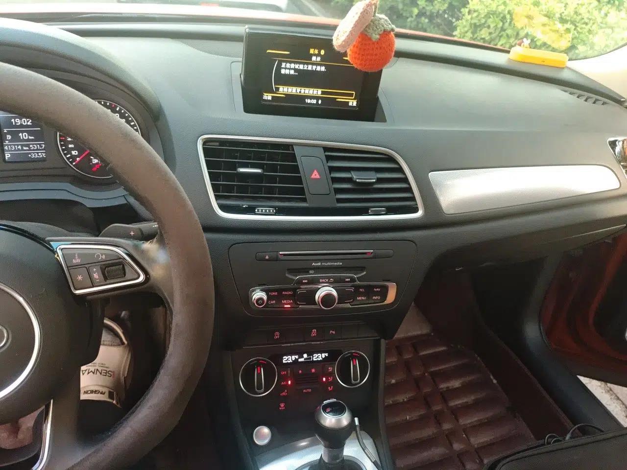 Audi Q3 2018 30th Anniversary Edition 30 TFSI Style Model — миниатюра 13