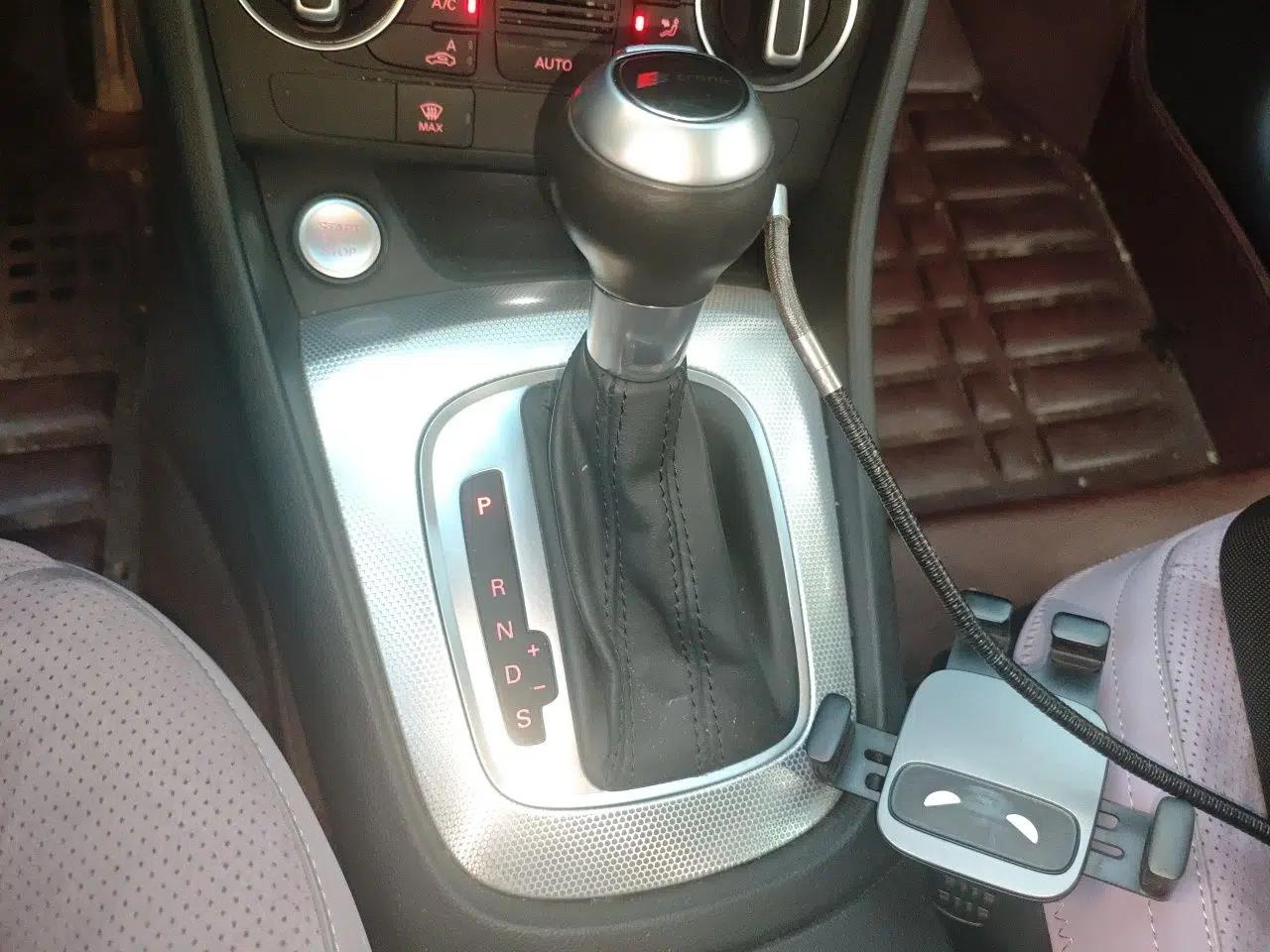 Audi Q3 2018 30th Anniversary Edition 30 TFSI Style Model — миниатюра 14
