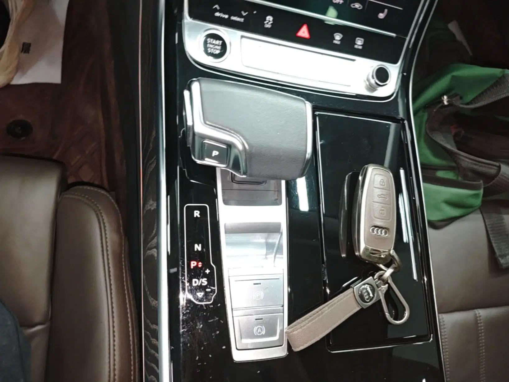 Audi A8 2023 A8L 45 TFSI quattro Luxury Model — миниатюра 16