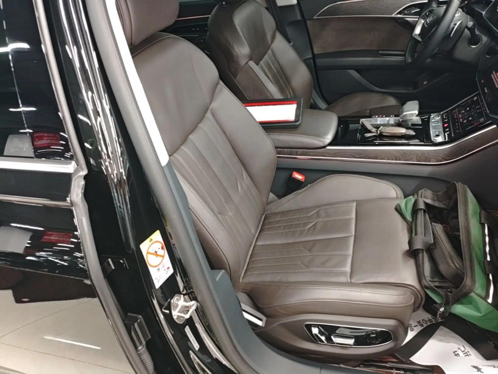 Audi A8 2023 A8L 45 TFSI quattro Luxury Model — миниатюра 19