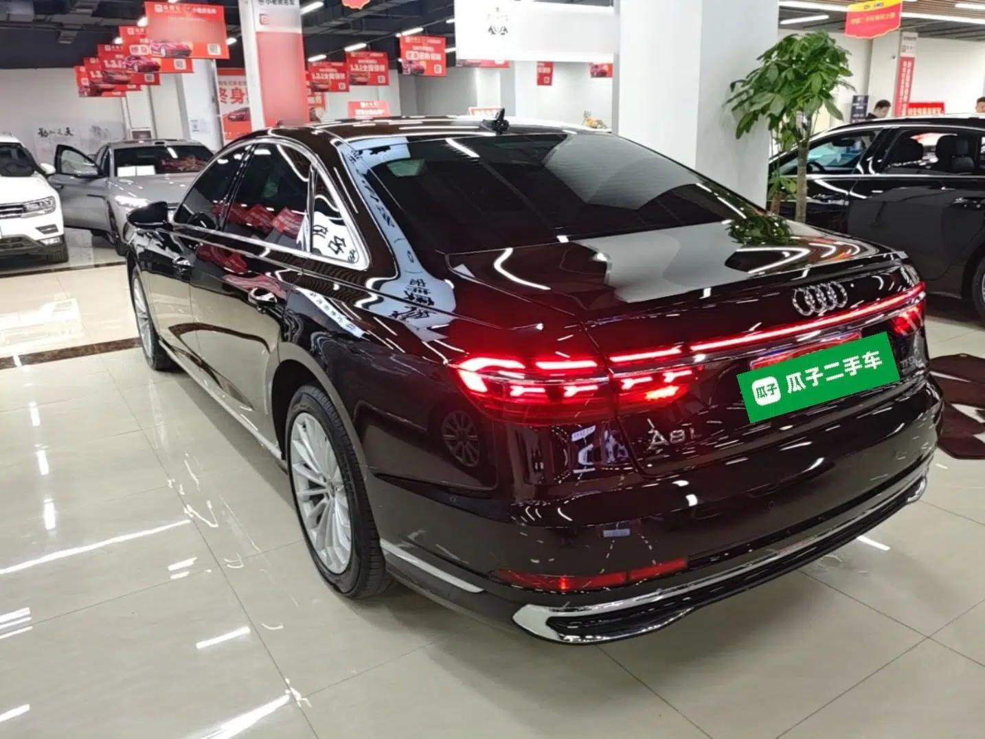 Audi A8 2023 A8L 45 TFSI quattro Luxury Model — миниатюра 4