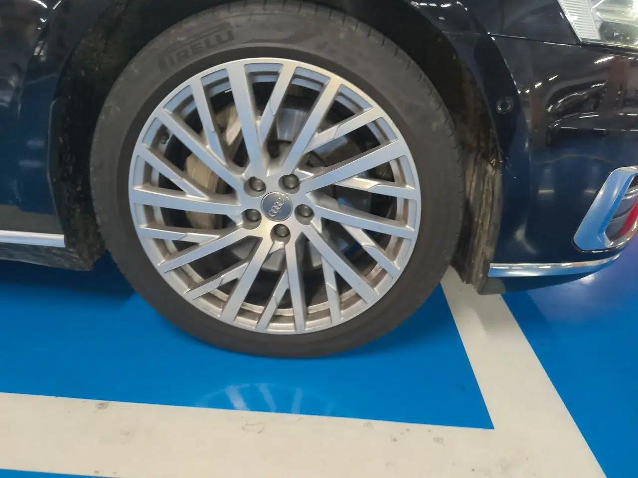 Audi A8 2018 A8L 55 TFSI quattro Launch Edition Prestige Model — миниатюра 8