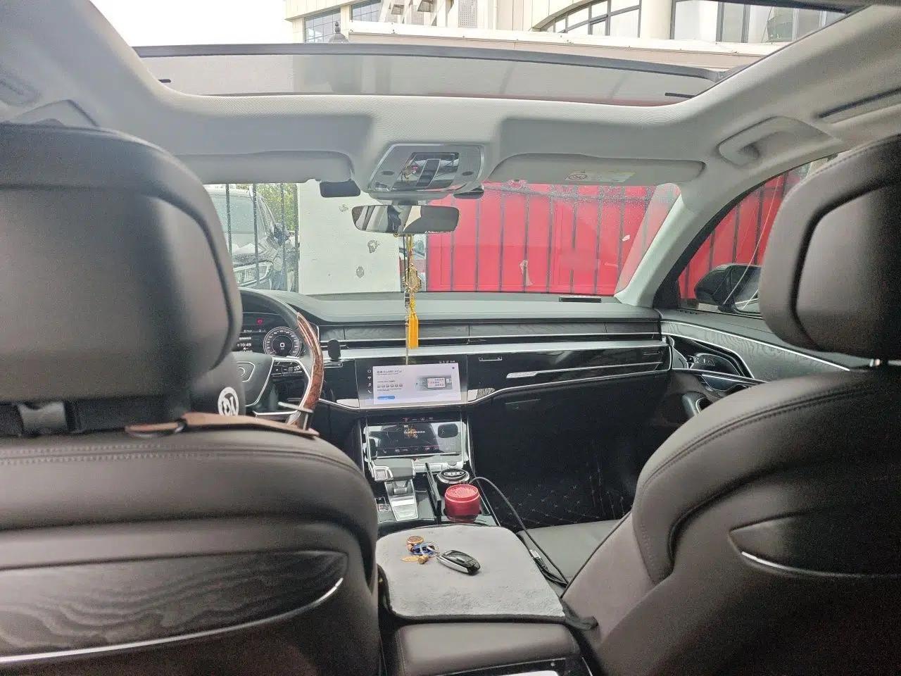 Audi A8 2023 A8L 45 TFSI quattro Luxury Model — миниатюра 18