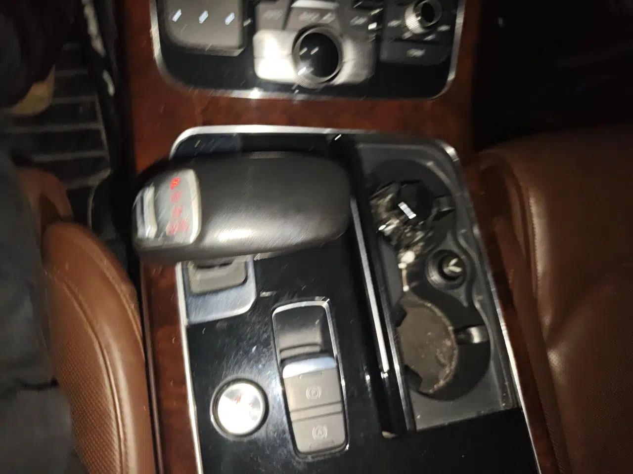Audi A8 2012 A8L 45 TFSI quattro Luxury Model — миниатюра 14
