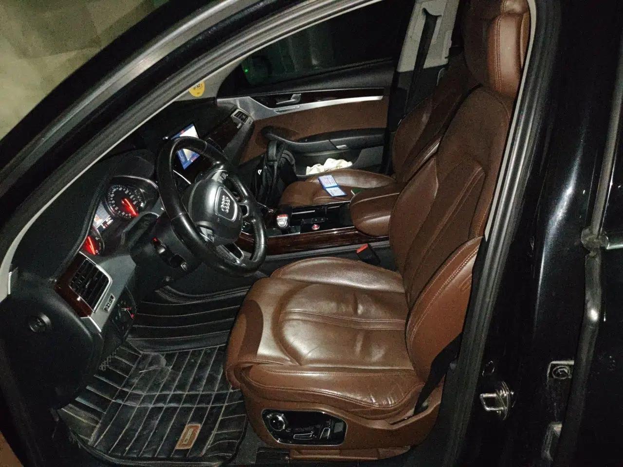 Audi A8 2012 A8L 45 TFSI quattro Luxury Model — миниатюра 15
