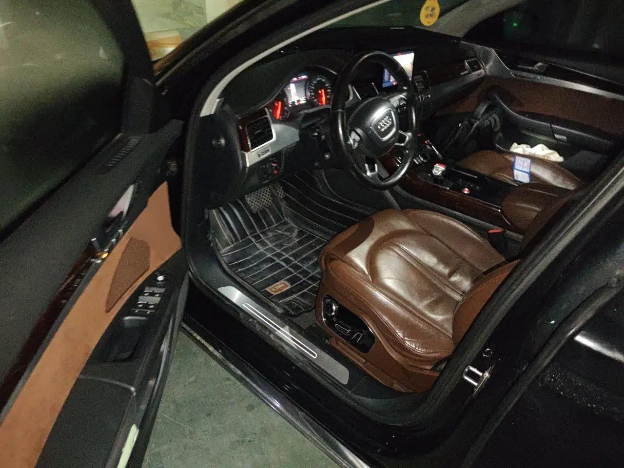 Audi A8 2012 A8L 45 TFSI quattro Luxury Model — миниатюра 16