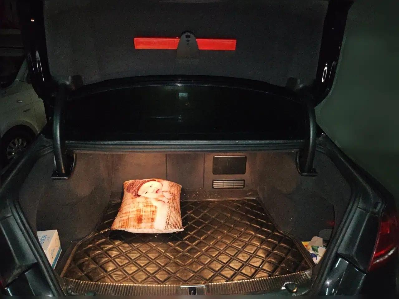 Audi A8 2012 A8L 45 TFSI quattro Luxury Model — миниатюра 19