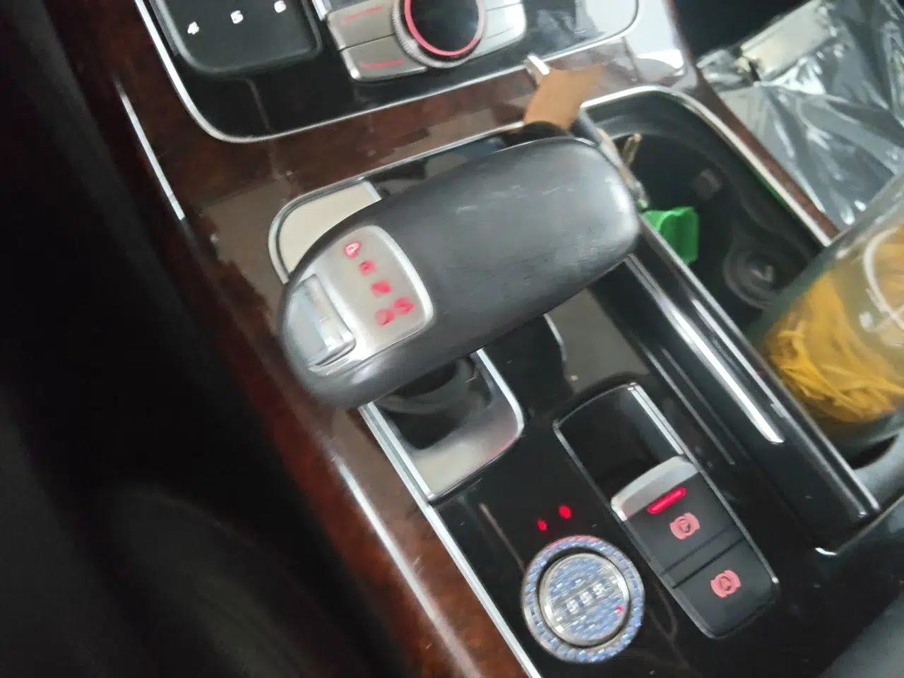 Audi A8 2013 A8L 50 TFSI quattro Luxury Model — миниатюра 14