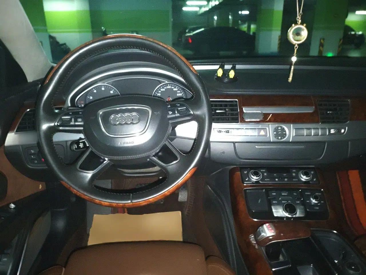 Audi A8 2011 A8L W12 6.3 FSI quattro — миниатюра 9